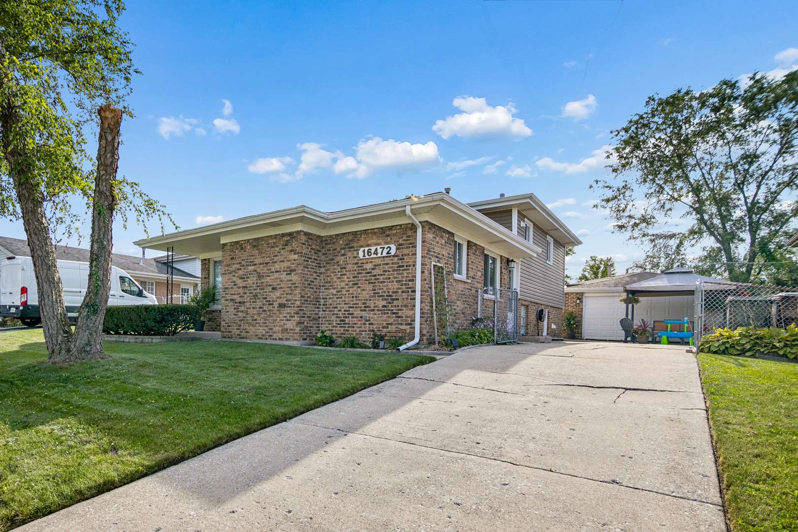 16472 Terry LN, Oak Forest, IL 60452