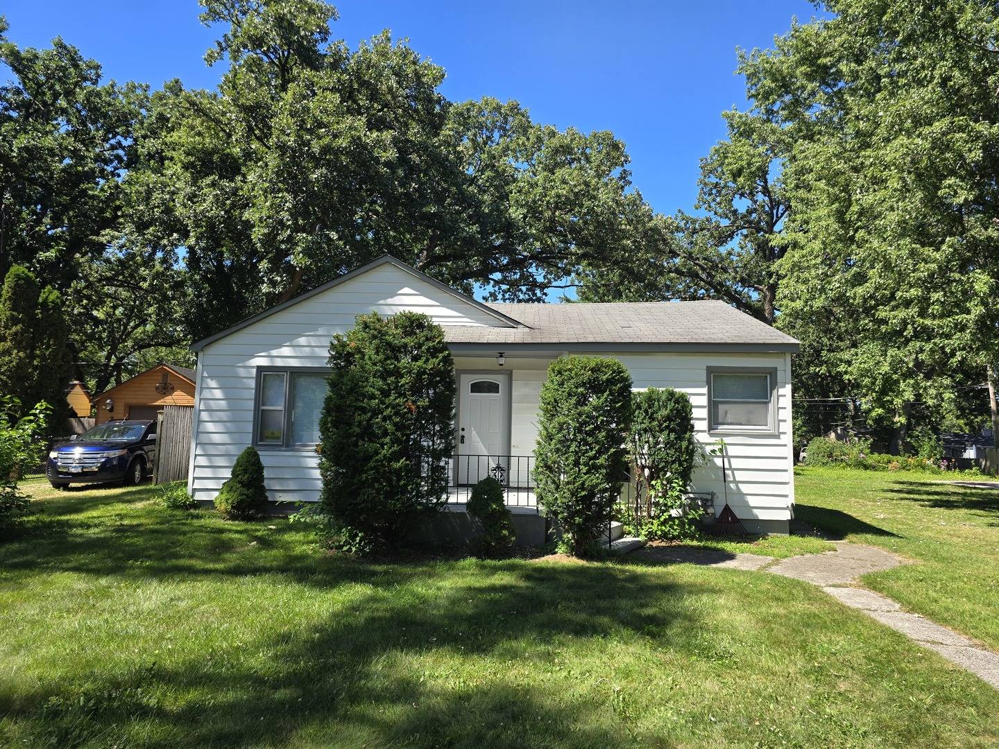 3014 Victoria AVE, Mchenry, IL 60050