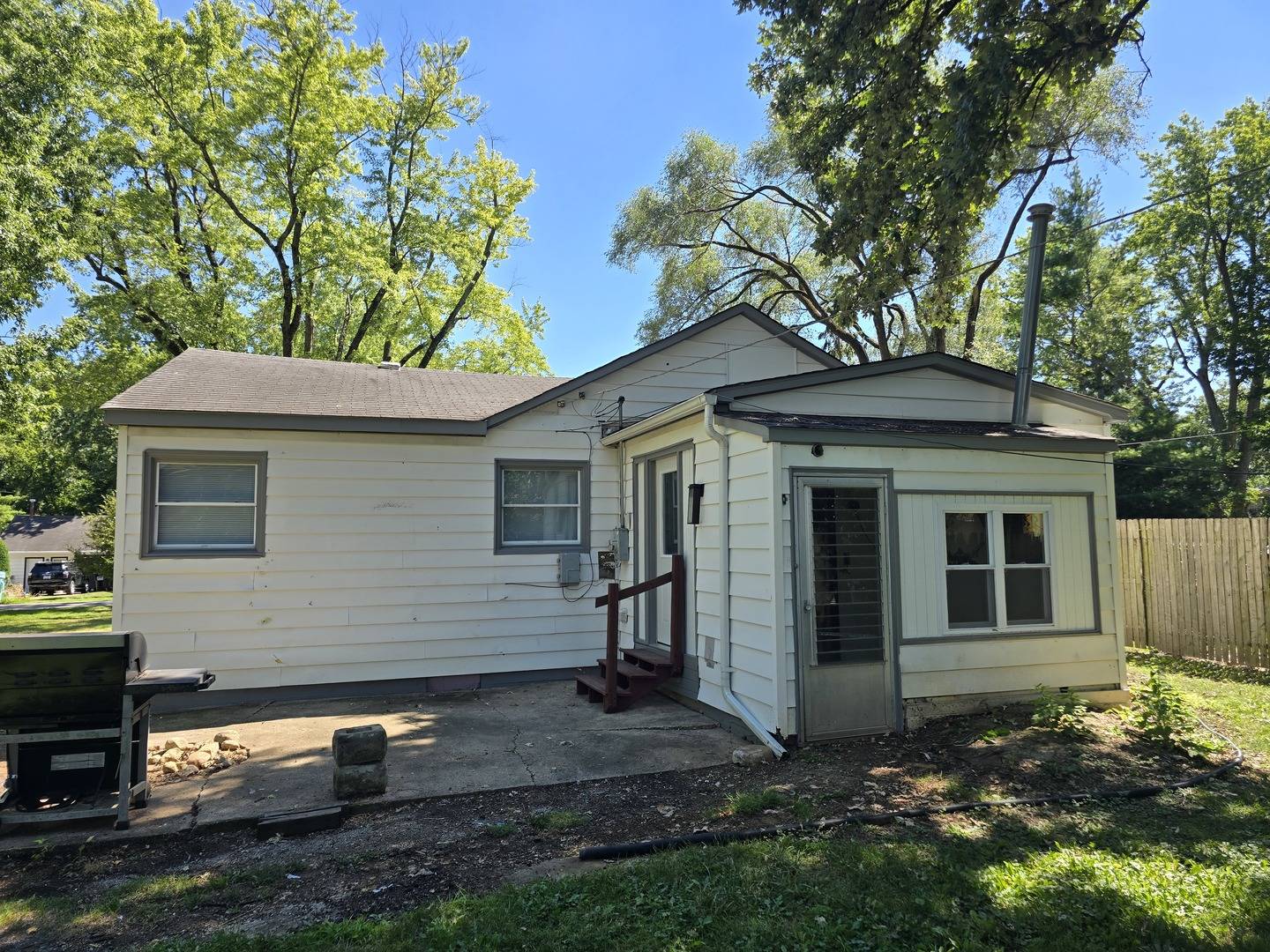 3014 Victoria AVE, Mchenry, IL 60050