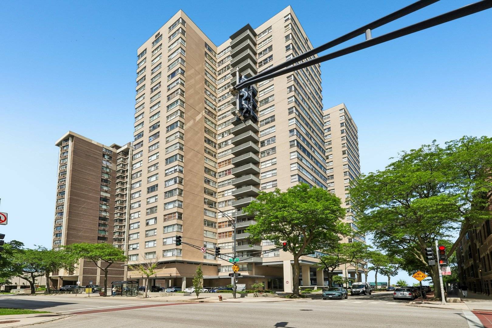 6301 N Sheridan RD #24E, Chicago, IL 60660