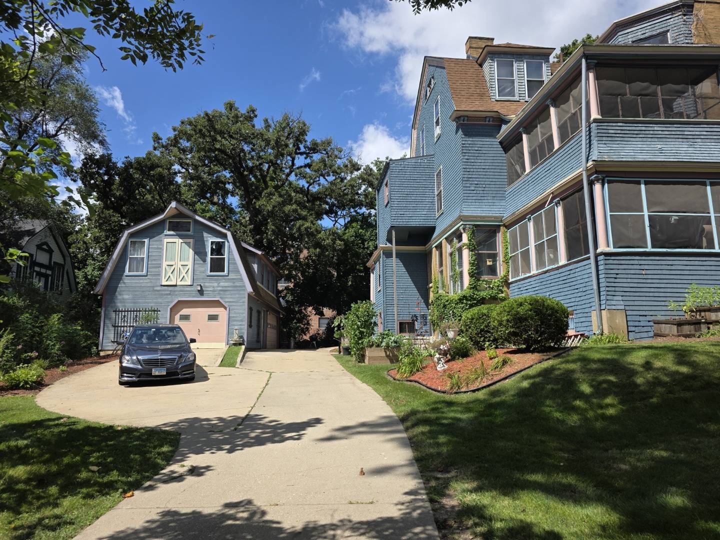 705 W Highland AVE, Elgin, IL 60123