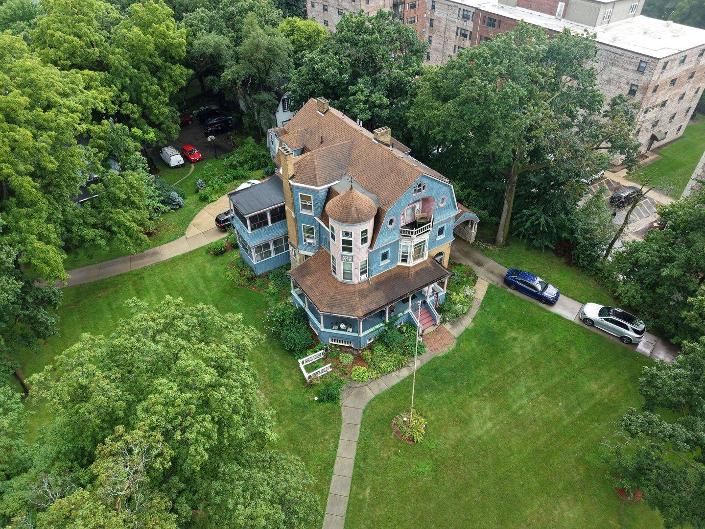705 W Highland AVE, Elgin, IL 60123
