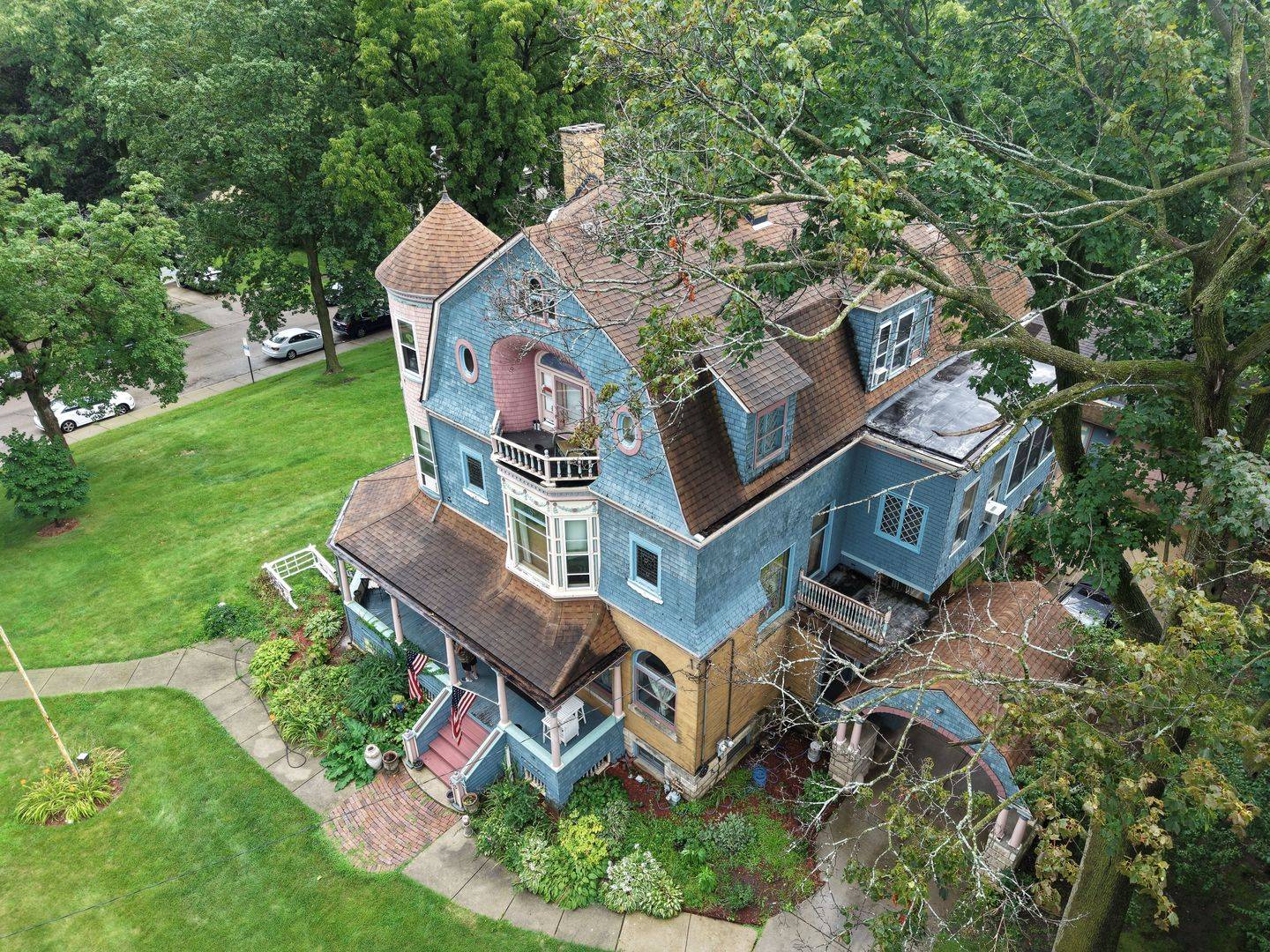 705 W Highland AVE, Elgin, IL 60123