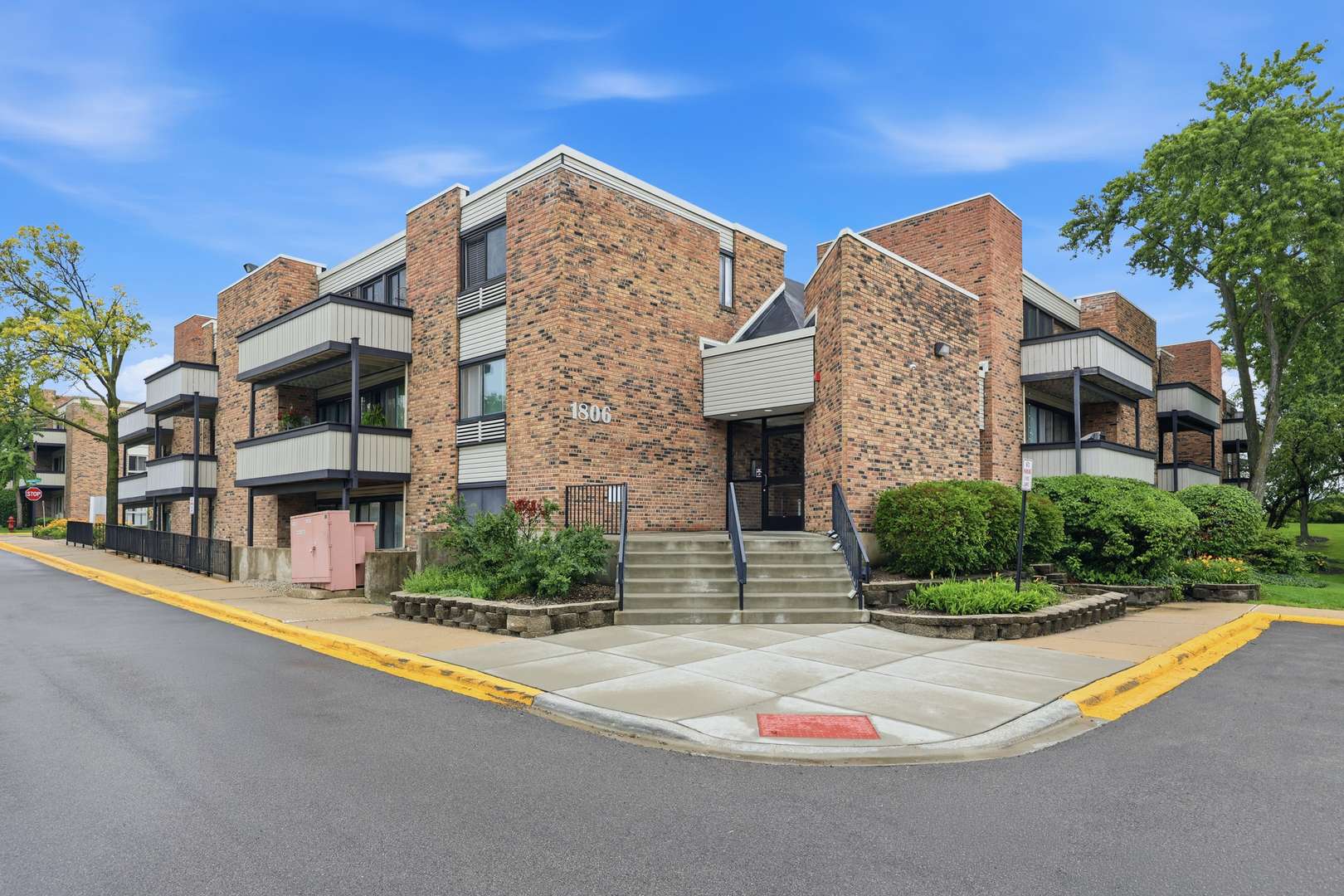 1806 Hemlock PL #102, Schaumburg, IL 60173