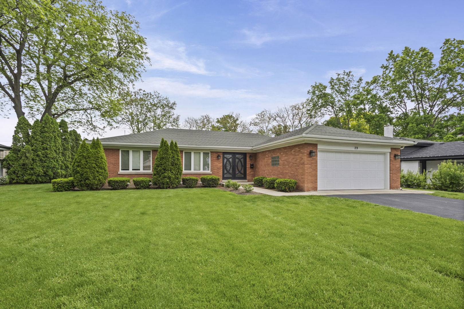 29 Springlake AVE, Hinsdale, IL 60521