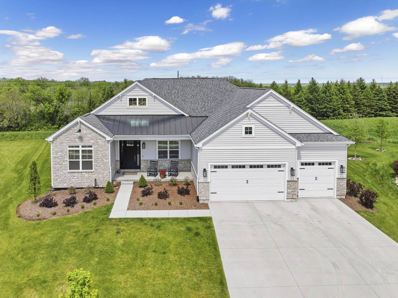 1740 Stonemill CIR, Lake Geneva, WI 53147