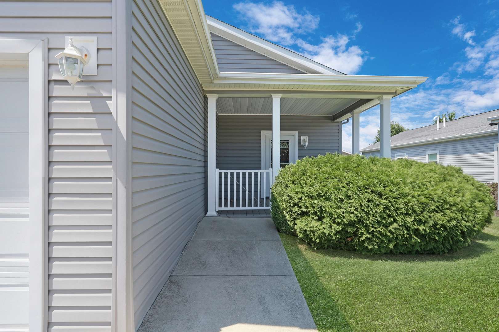 1810 Blue Ribbon LN, Grayslake, IL 60030