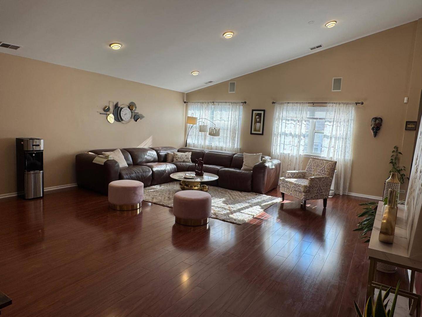 587 Saddlebrook LN, Vernon Hills, IL 60061