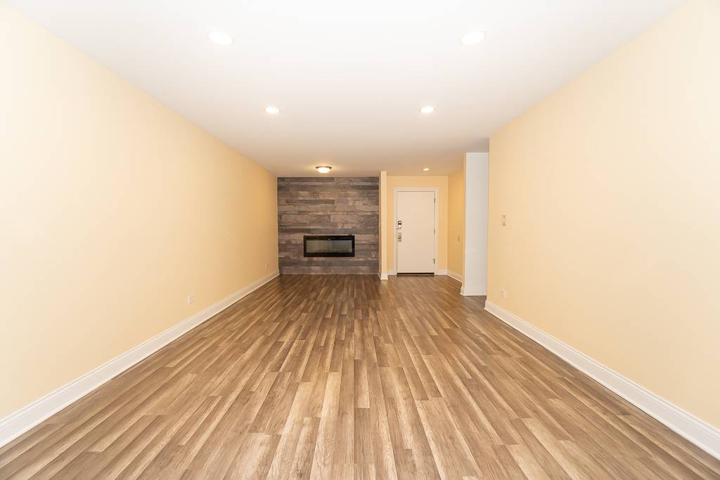 250 Old Oak DR #172, Buffalo Grove, IL 60089