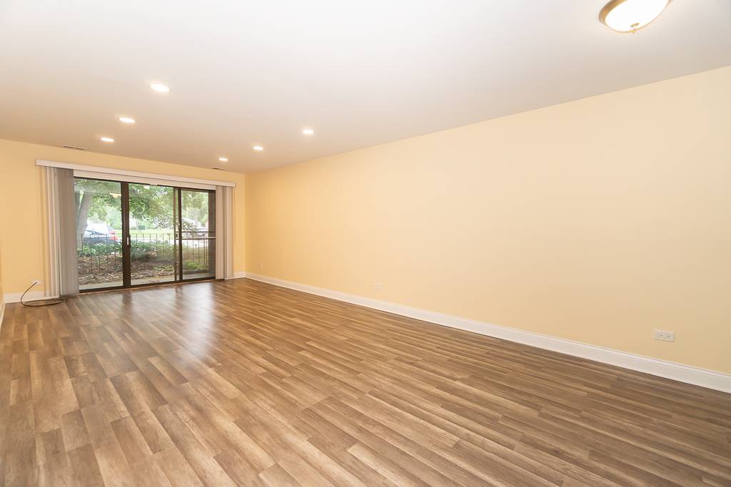 250 Old Oak DR #172, Buffalo Grove, IL 60089