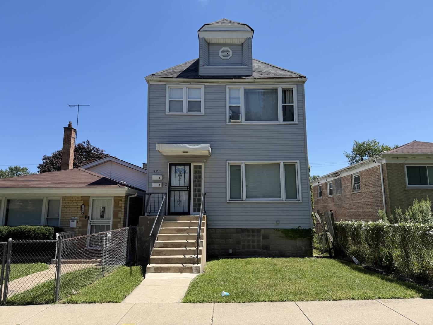 9211 S Clyde AVE, Chicago, IL 60617
