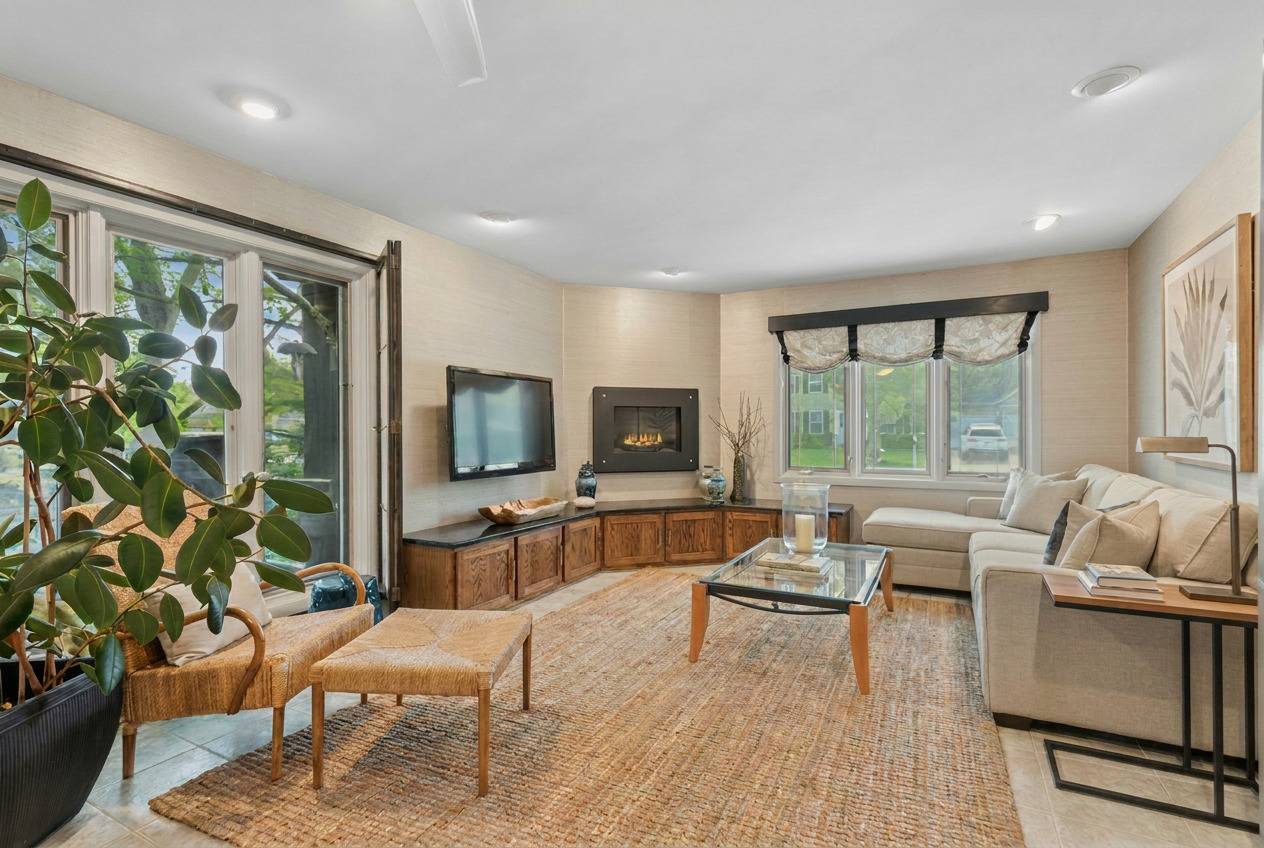 500 Parkview PL, Burr Ridge, IL 60527