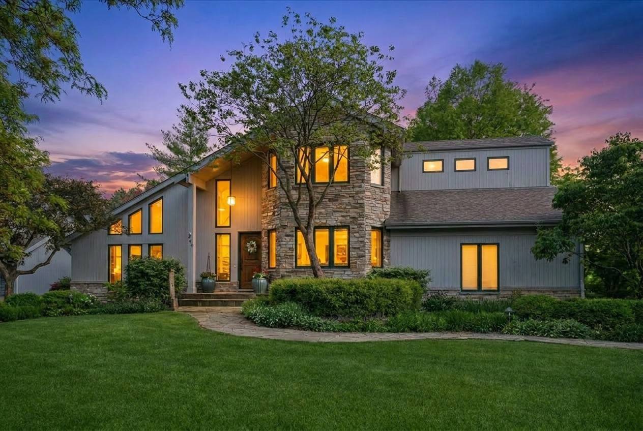 500 Parkview PL, Burr Ridge, IL 60527