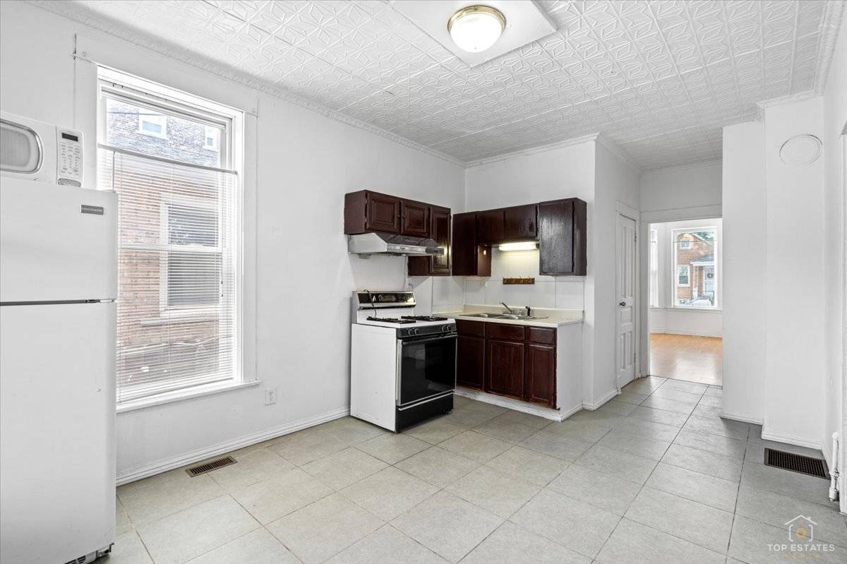 3645 S Wood ST, Chicago, IL 60609
