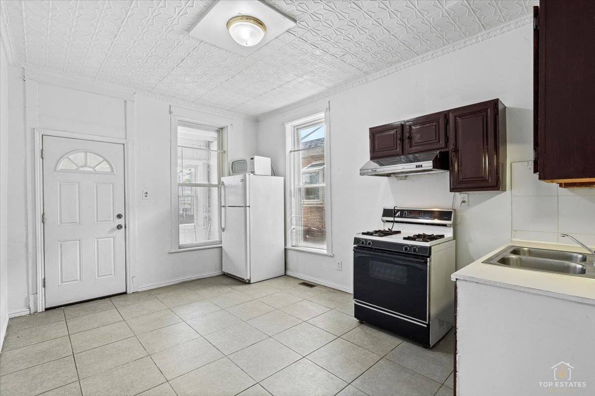 3645 S Wood ST, Chicago, IL 60609