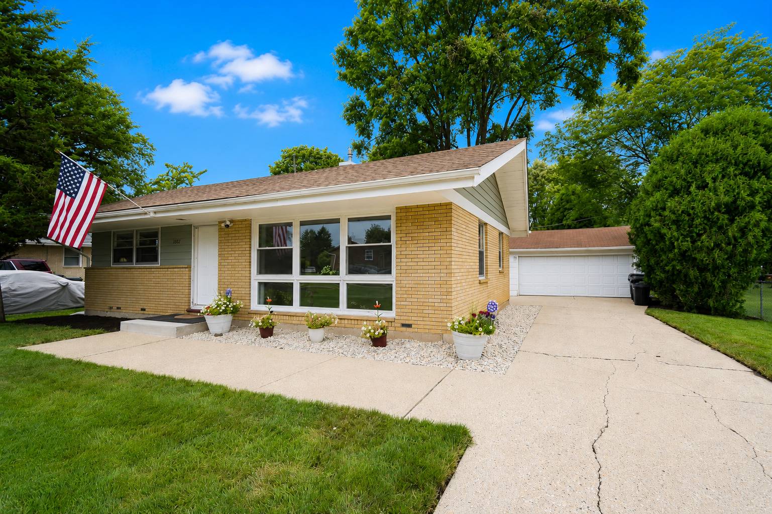 1802 Fairfield RD, Lindenhurst, IL 60046