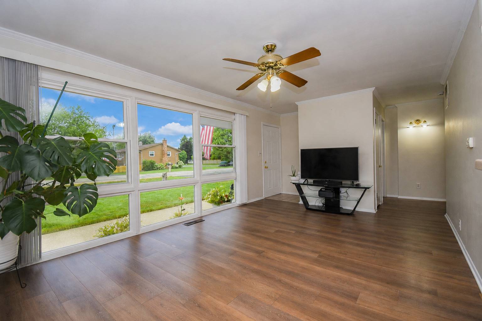 1802 Fairfield RD, Lindenhurst, IL 60046