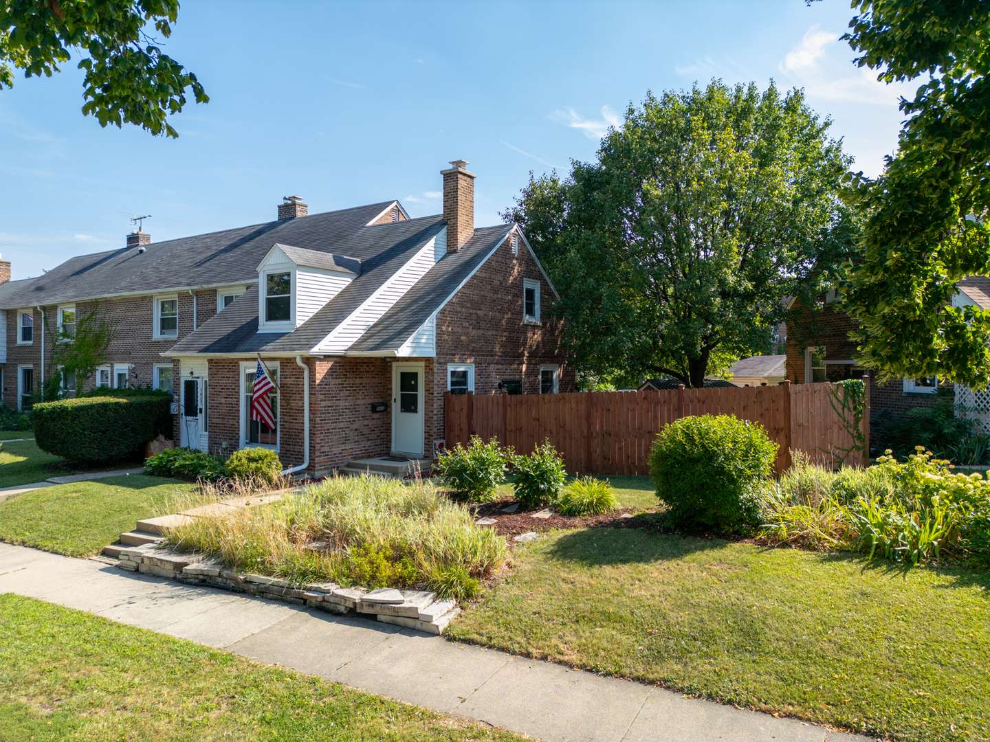 1425 Willow AVE, Des Plaines, IL 60016