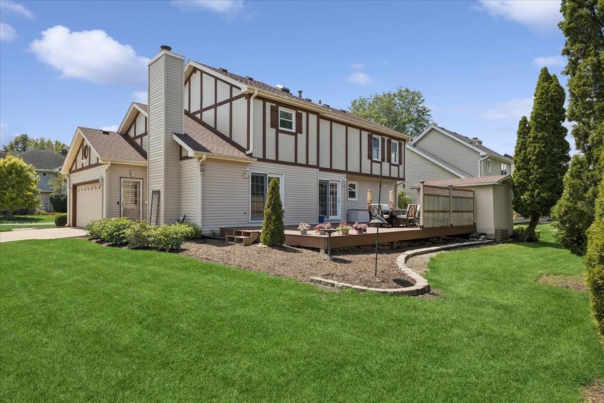27W390 Waterford DR, Winfield, IL 60190