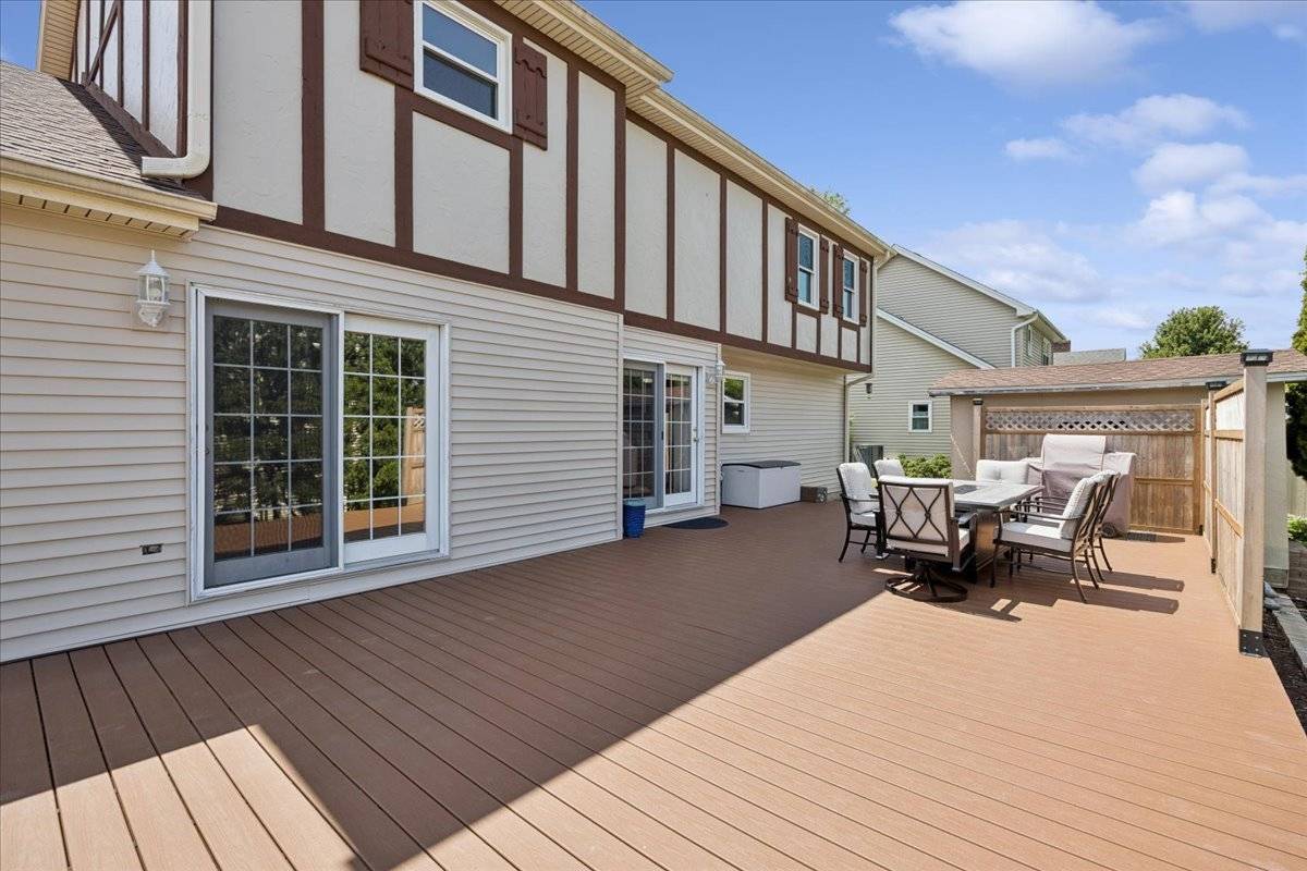 27W390 Waterford DR, Winfield, IL 60190