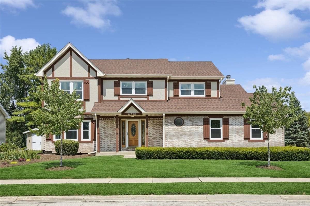 27W390 Waterford DR, Winfield, IL 60190