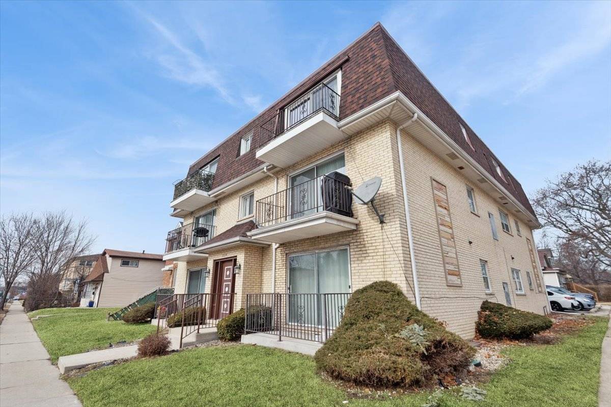 6534 W Montrose AVE #3W, Harwood Heights, IL 60706