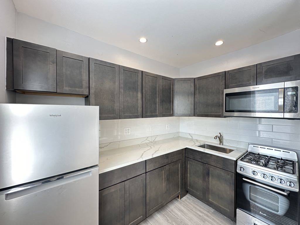 4735 N Beacon ST #301, Chicago, IL 60640