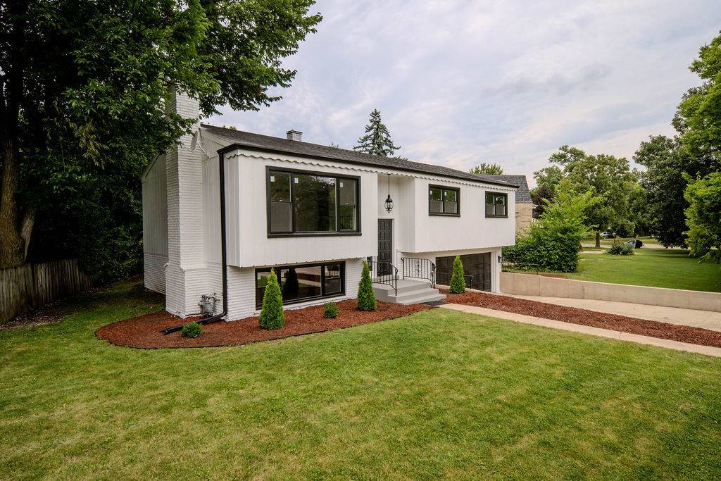 605 Selborne RD, Riverside, IL 60546