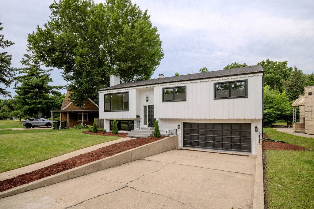 605 Selborne RD, Riverside, IL 60546