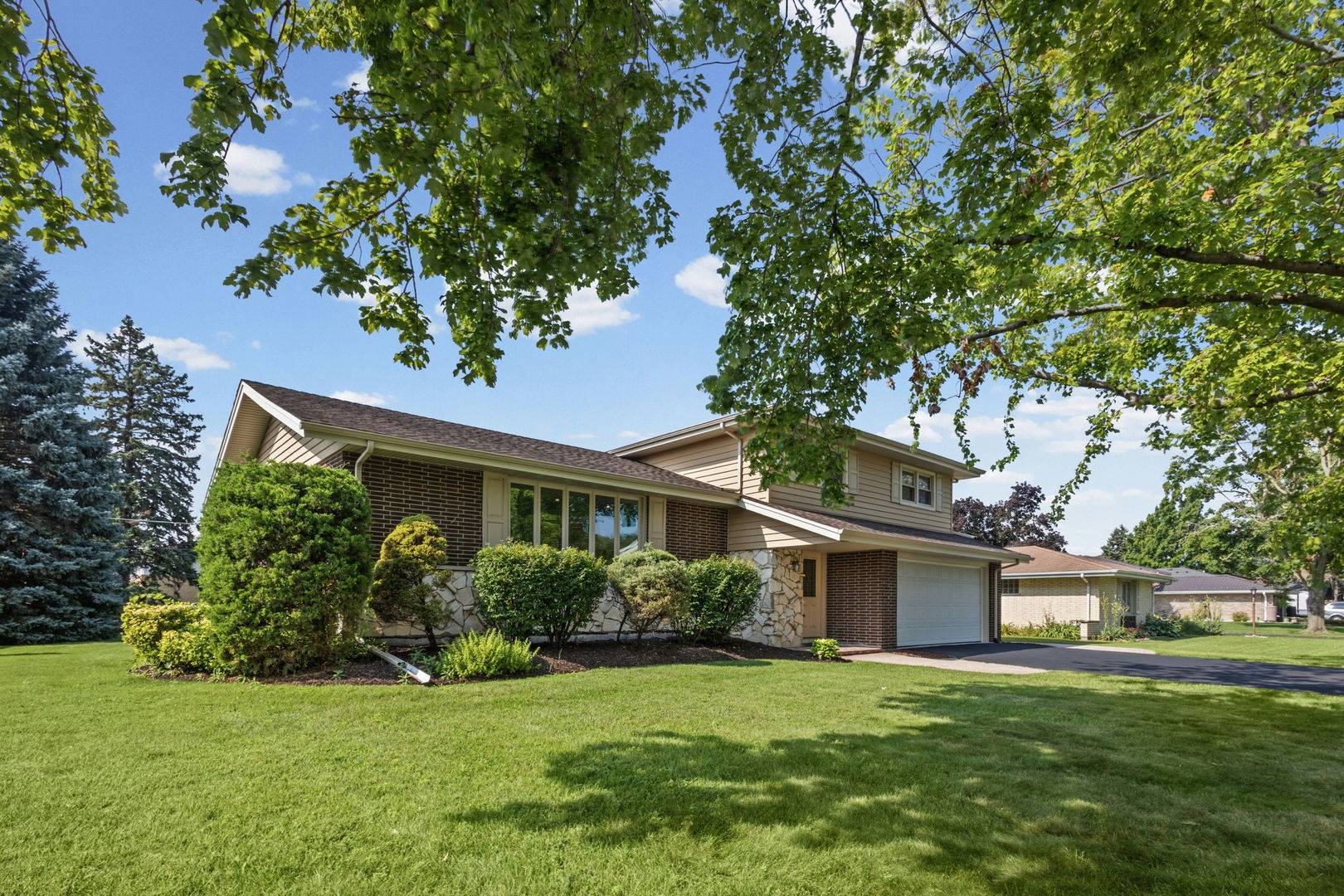 6111 W 128th ST, Palos Heights, IL 60463