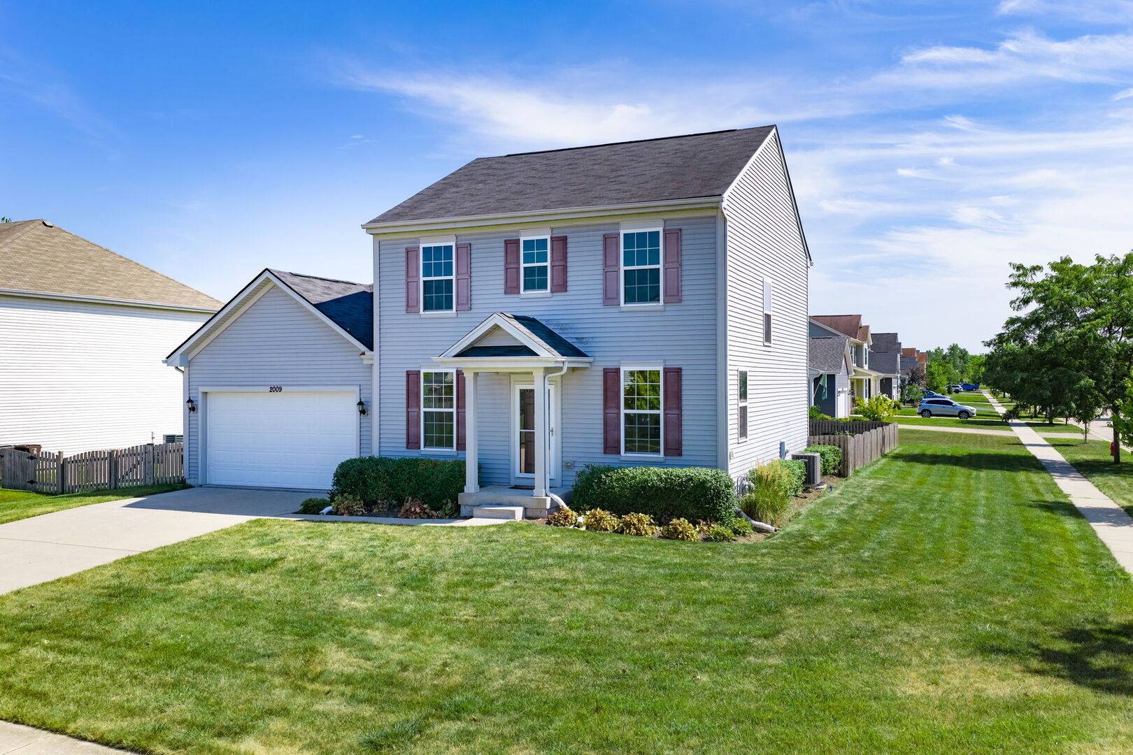 2009 Mayfair DR, Island Lake, IL 60042