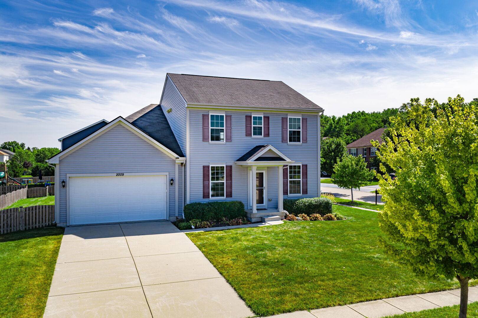 2009 Mayfair DR, Island Lake, IL 60042