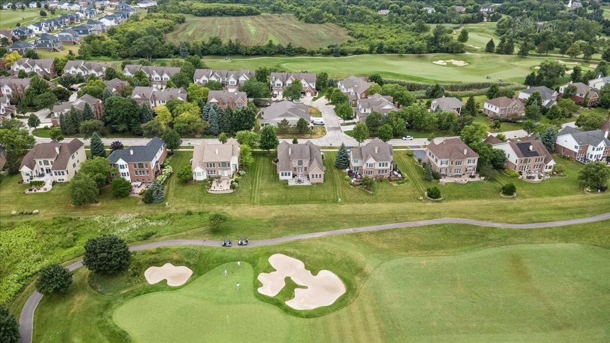 24 Tournament DR S, Hawthorn Woods, IL 60047