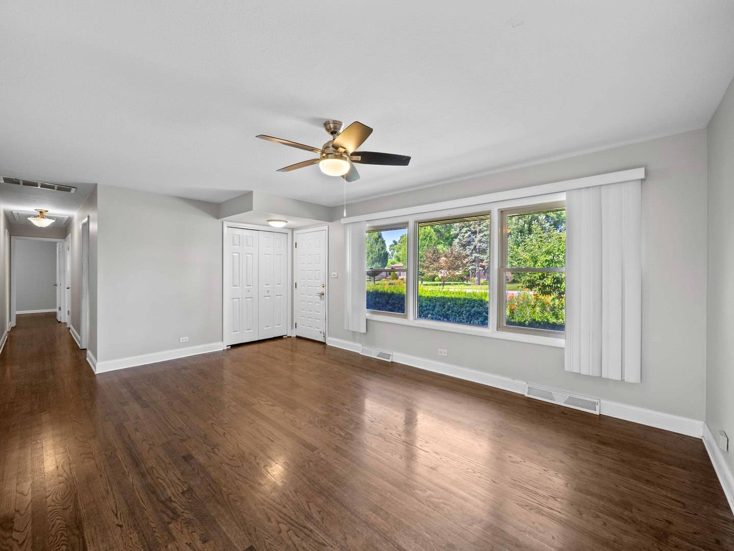 415 Tennyson RD, Bartlett, IL 60103