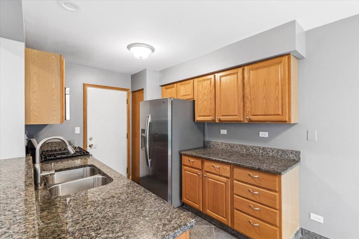 1404 E Baronet LN, Palatine, IL 60074