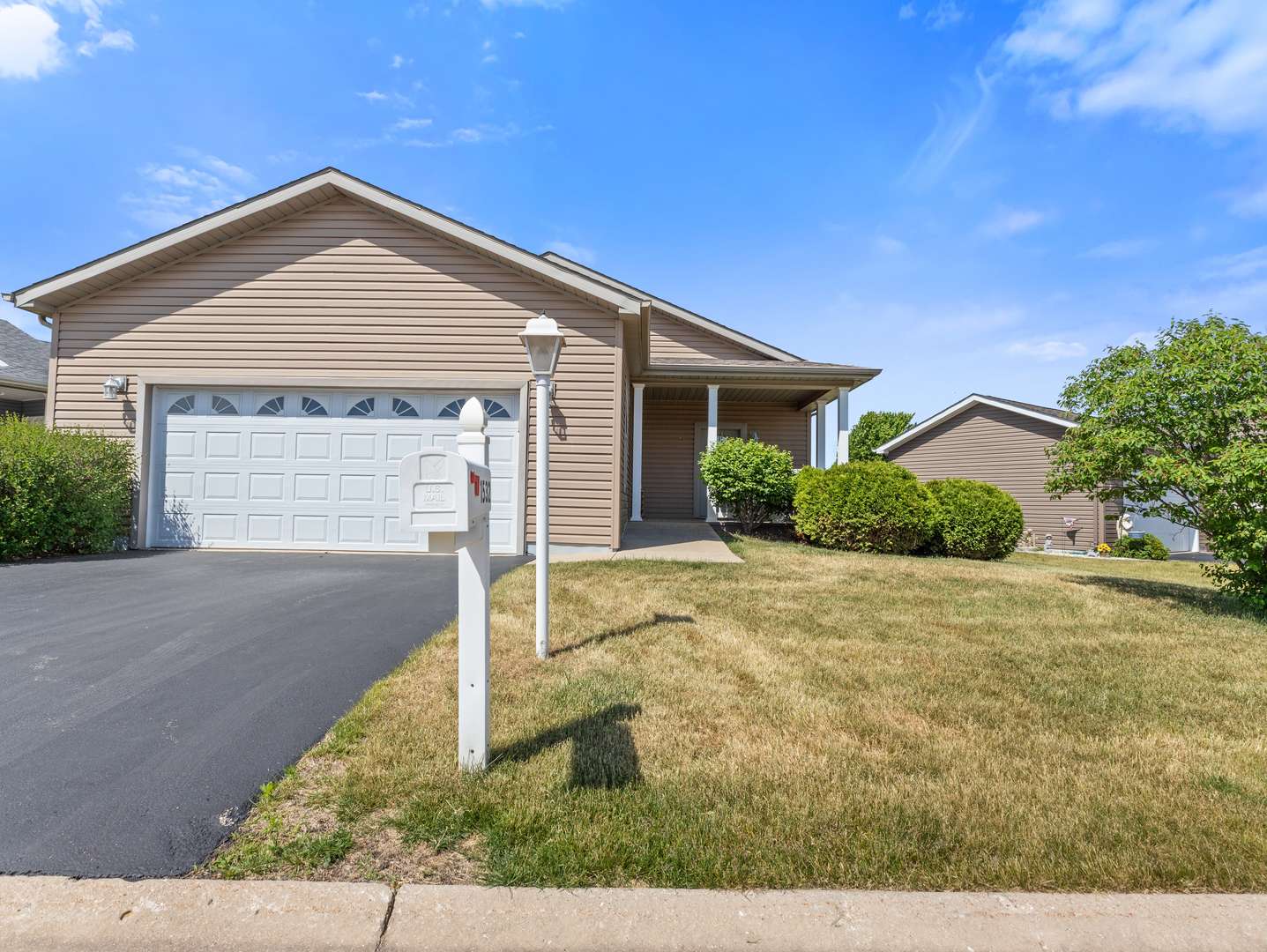 1532 Meadow View LN, Grayslake, IL 60030