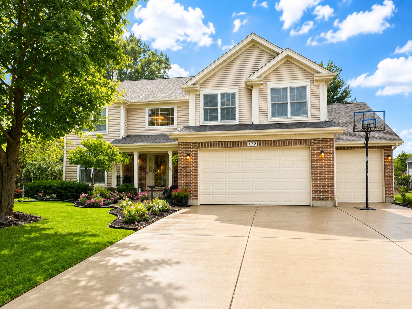 772 Brookstone RD, Grayslake, IL 60030
