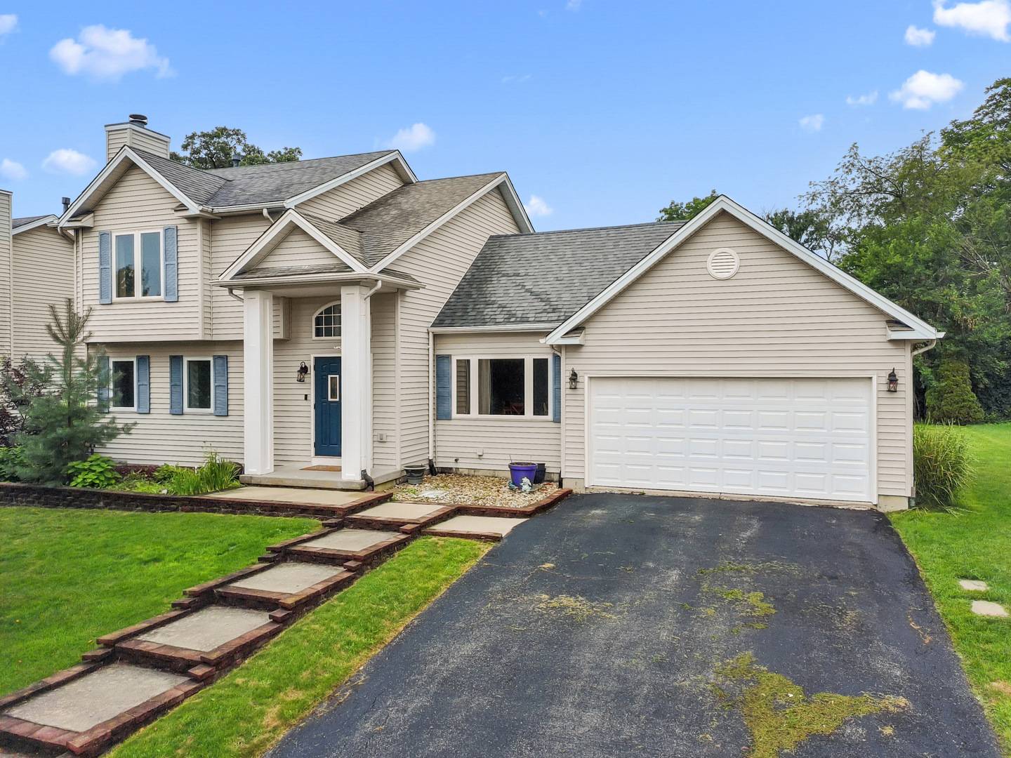 212 Galvin Pkwy, Harvard, IL 60033