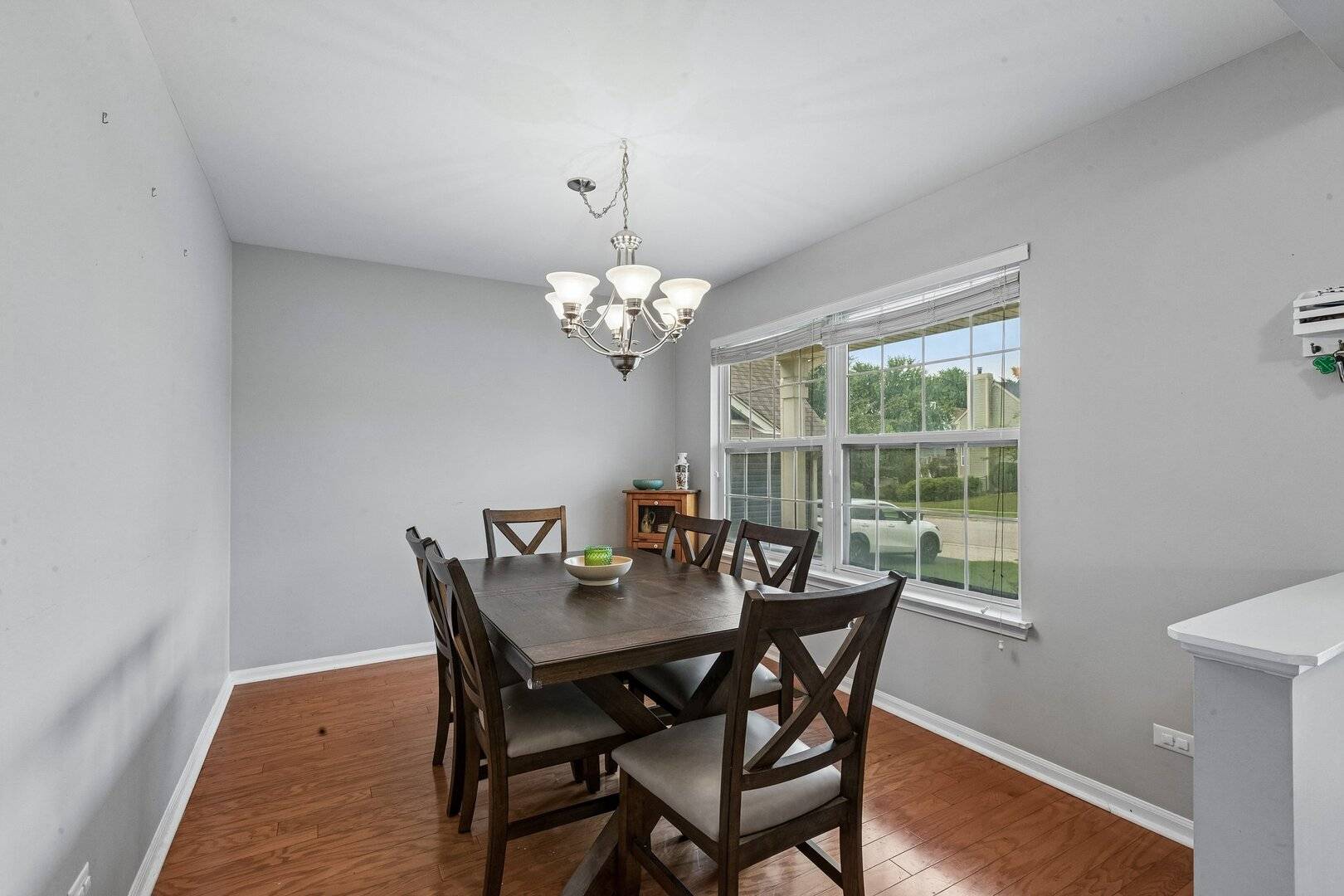 1092 N Camden LN, South Elgin, IL 60177
