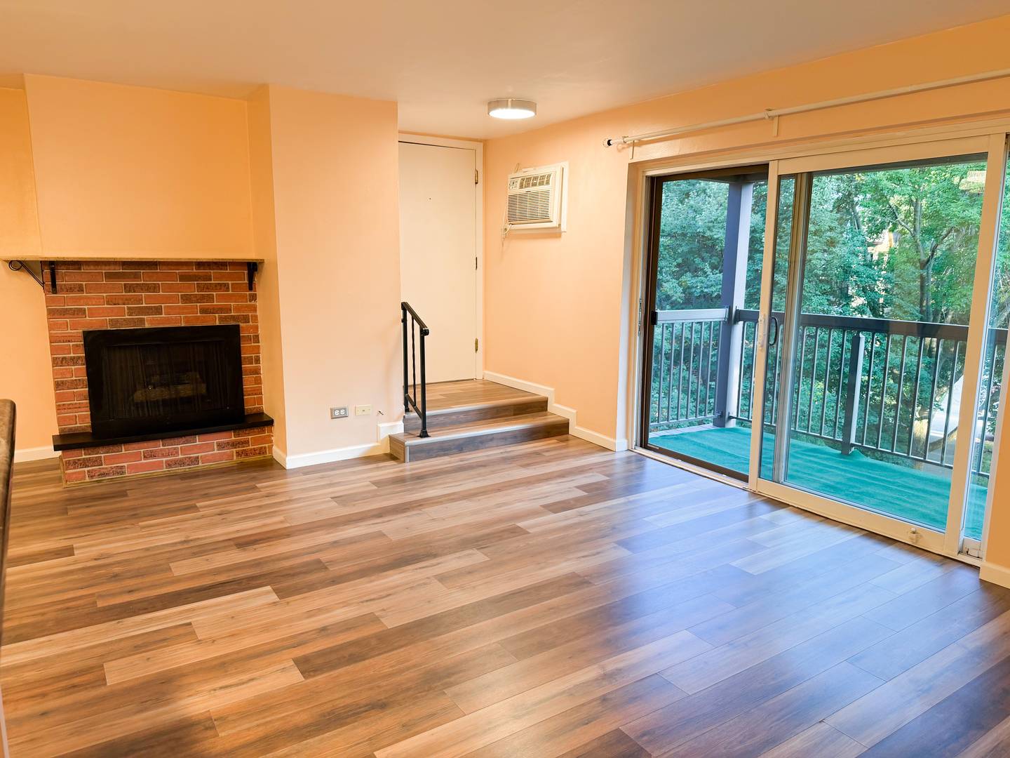 753 S Dwyer AVE #E, Arlington Heights, IL 60005