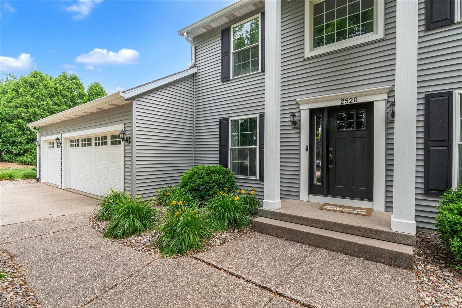 2520 Buckingham AVE, Bettendorf, IA 52722