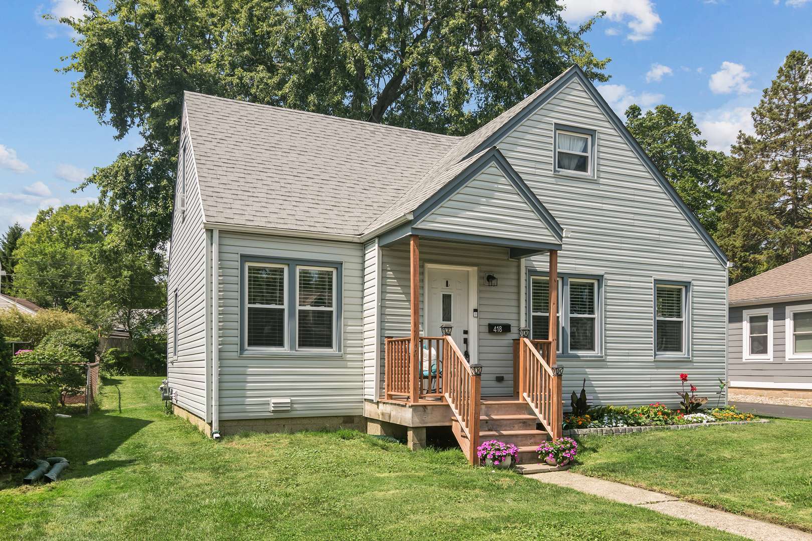 418 S Lake TER, Mundelein, IL 60060