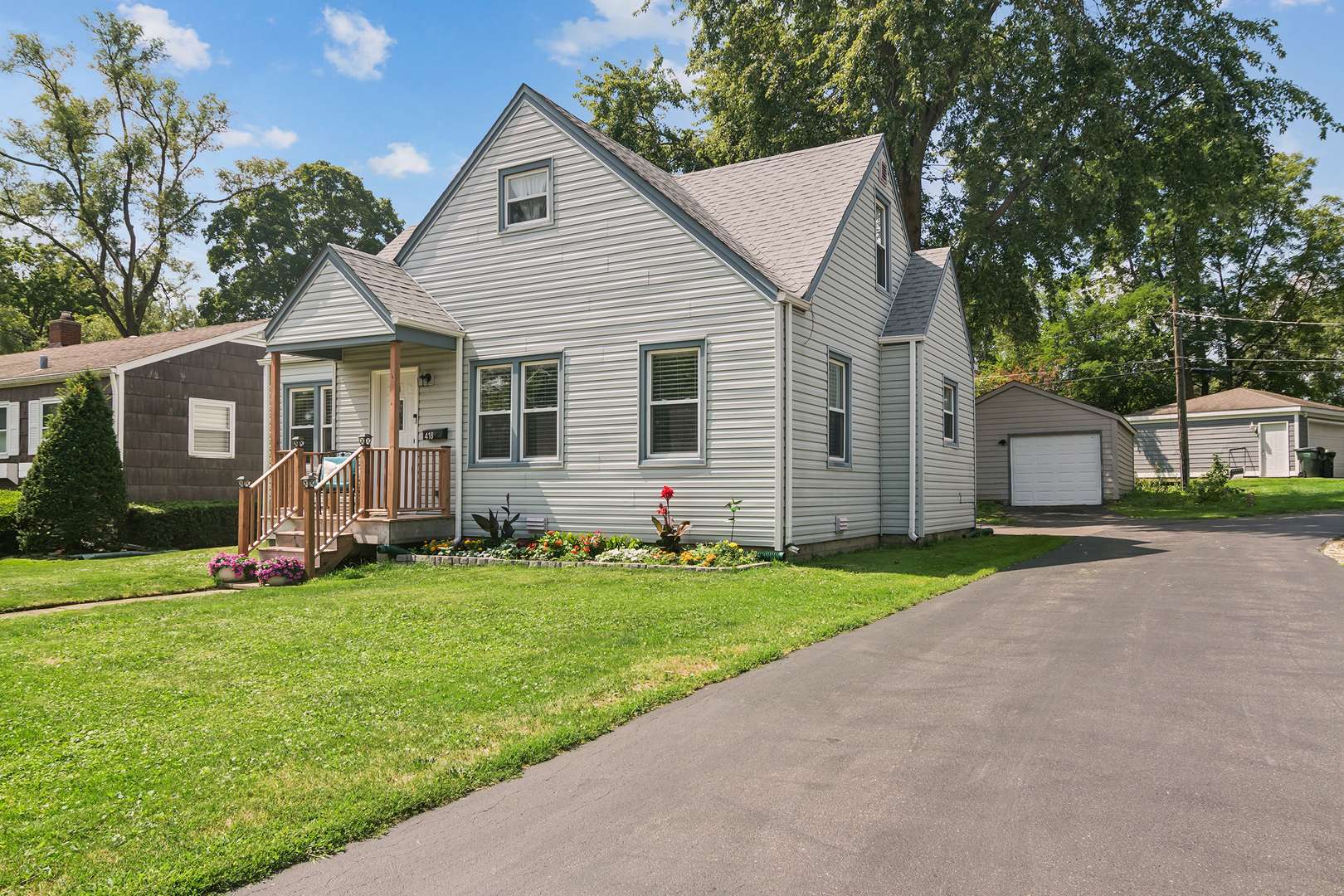 418 S Lake TER, Mundelein, IL 60060