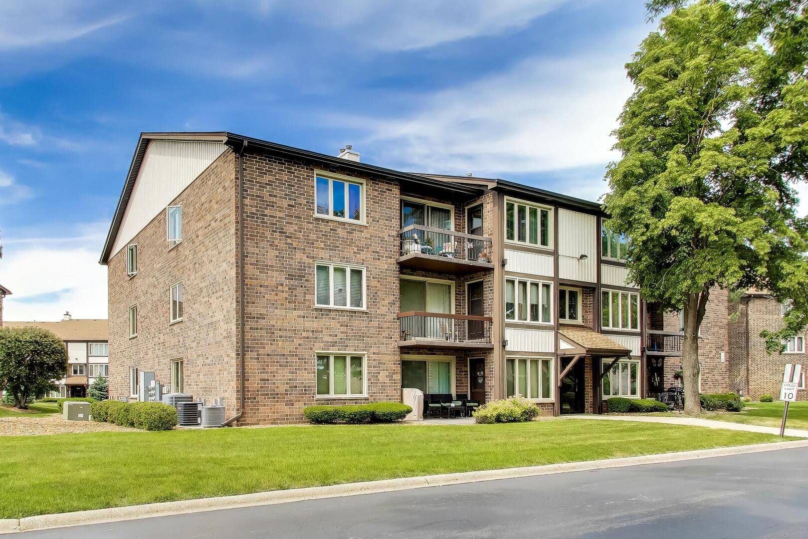 4932 Circle CT #502, Crestwood, IL 60418