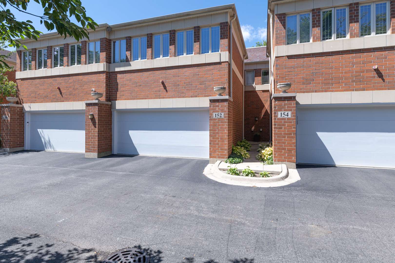152 Finstad DR, Libertyville, IL 60048