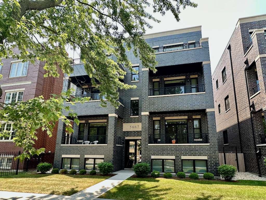 5667 W Higgins AVE #1E, Chicago, IL 60630