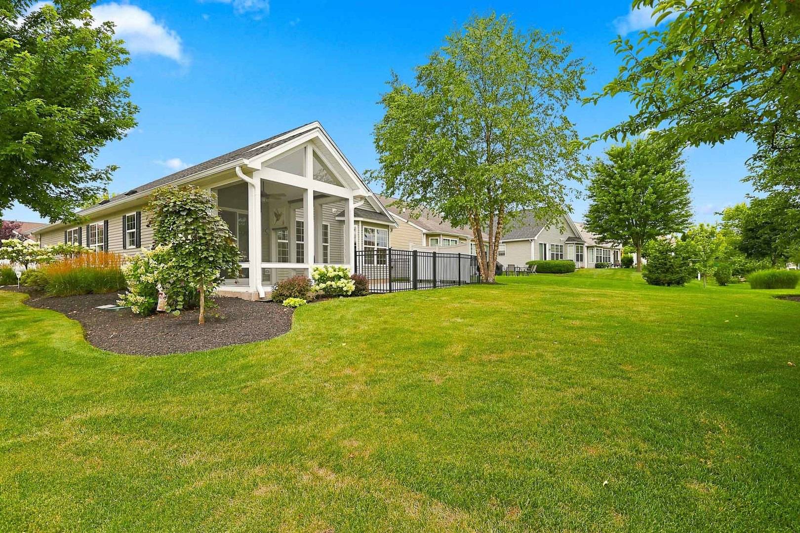 13284 Meadowlark LN, Huntley, IL 60142