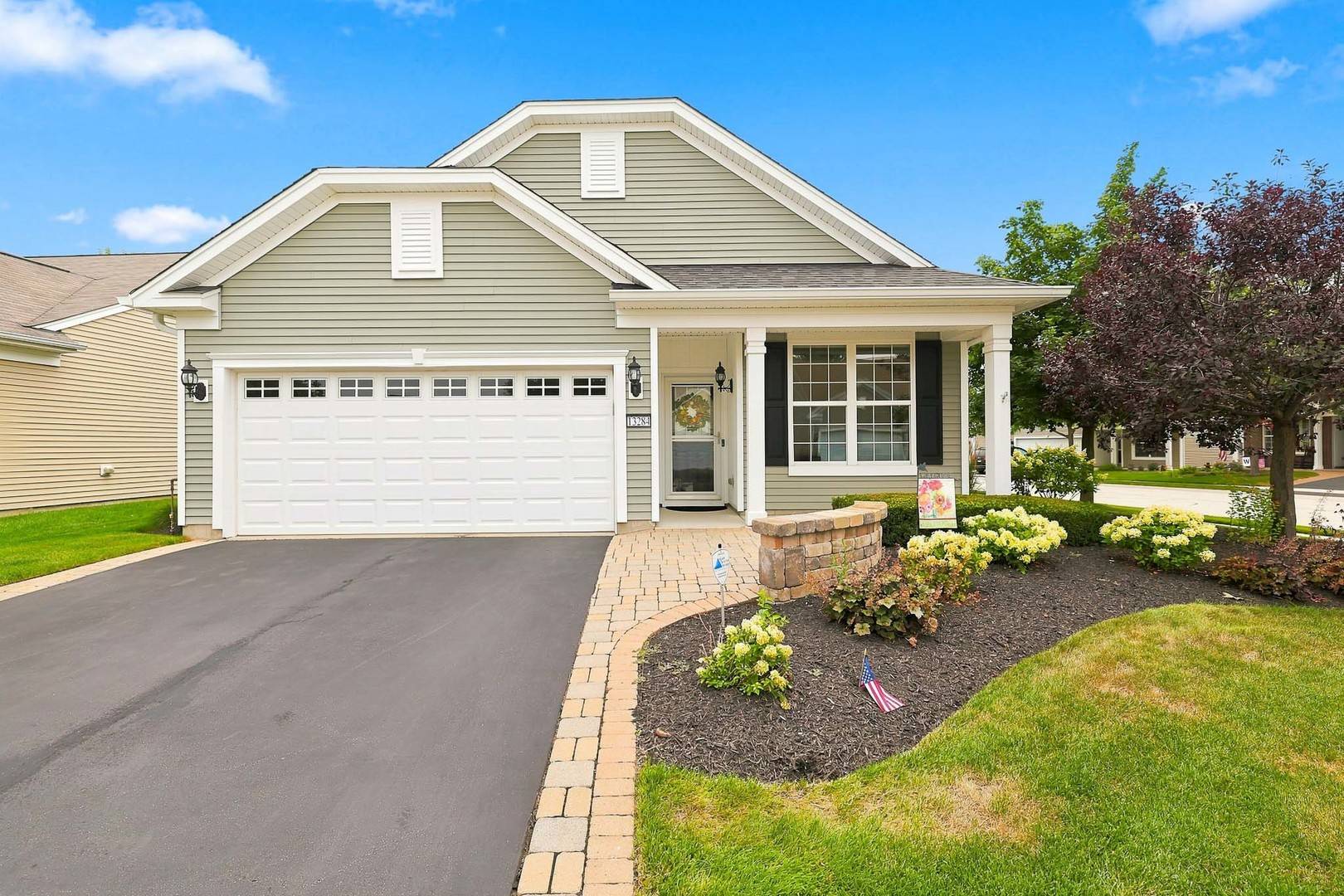 13284 Meadowlark LN, Huntley, IL 60142