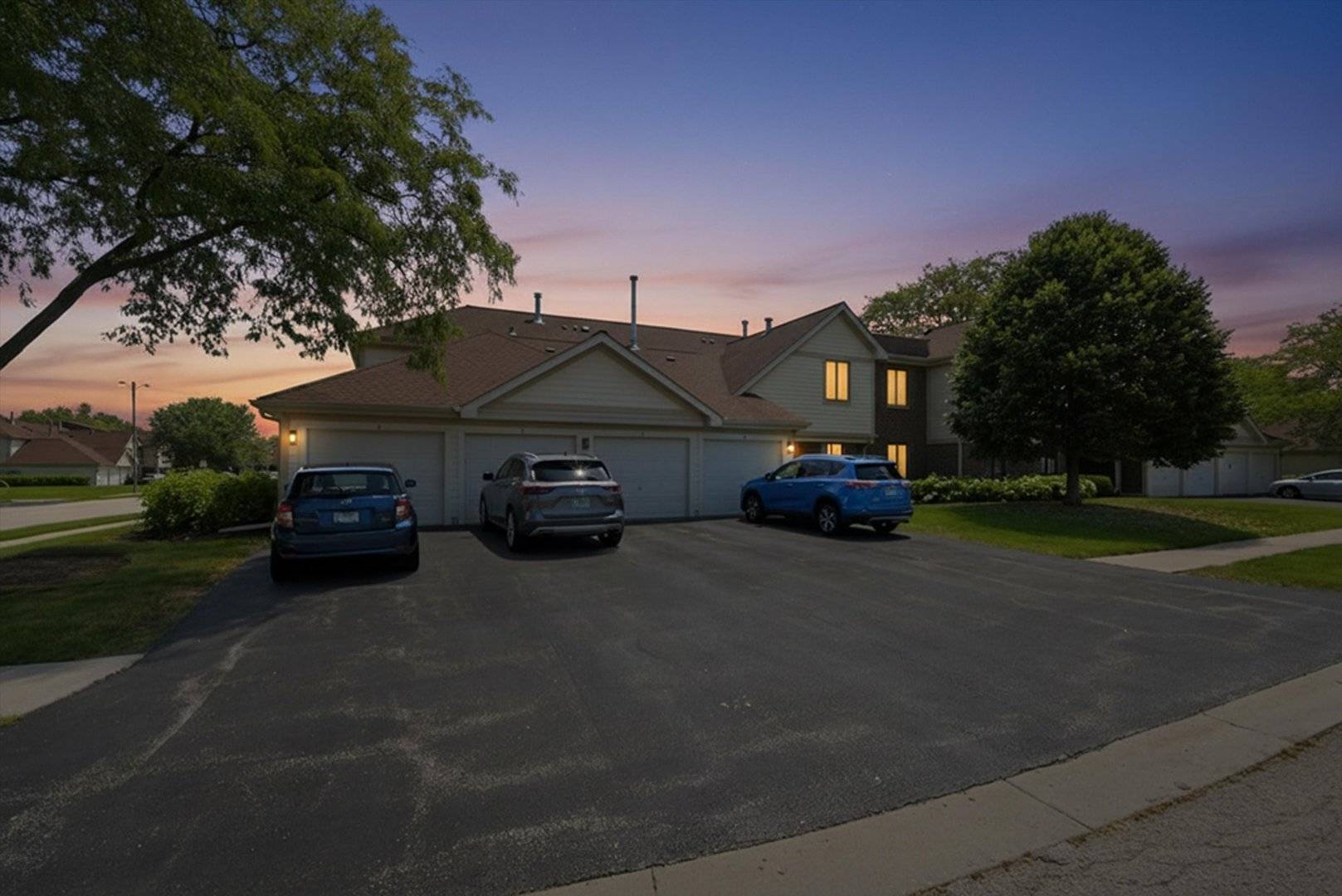 831 E Carriage LN #2, Palatine, IL 60074