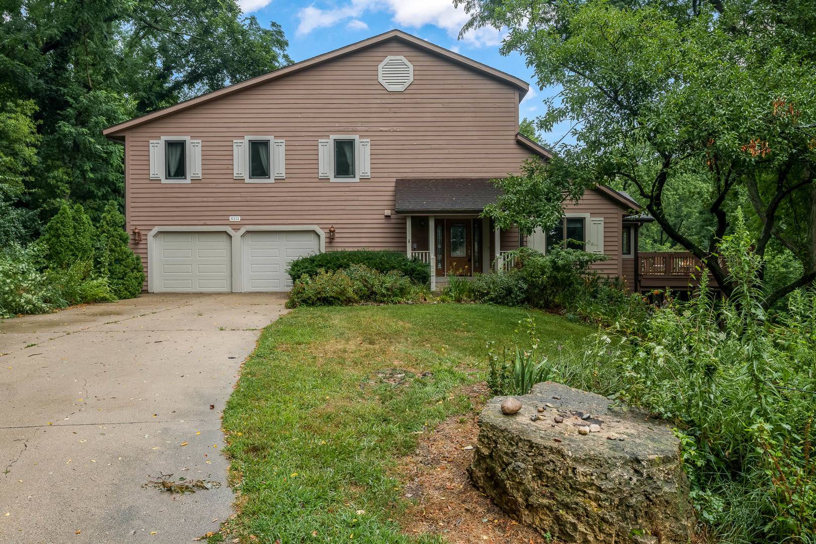 8351 SNARESBROOK RD, Roscoe, IL 61073